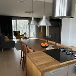 בית נופש A Cozy Retreat - Sauna & Garden - 3bdr